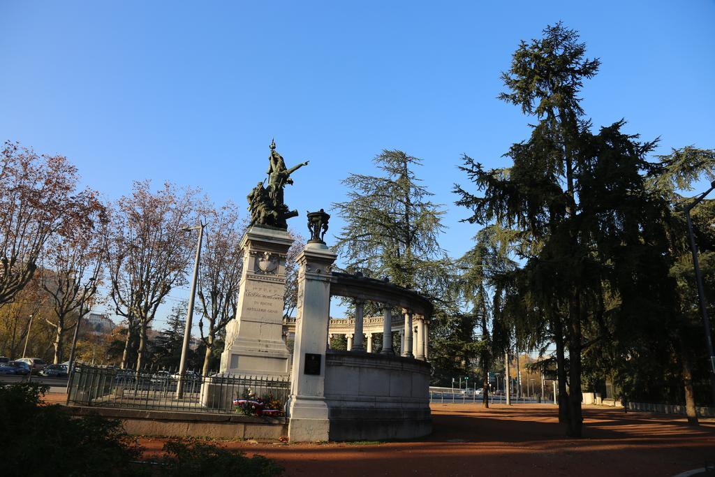 Lyon Cite Internationaleアパートメント エクステリア 写真